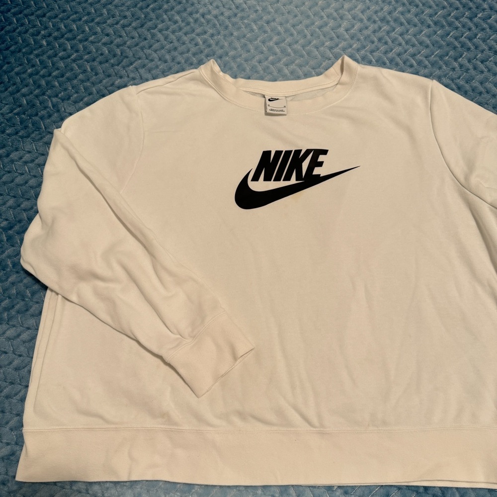Nike sportswear sweatshirt